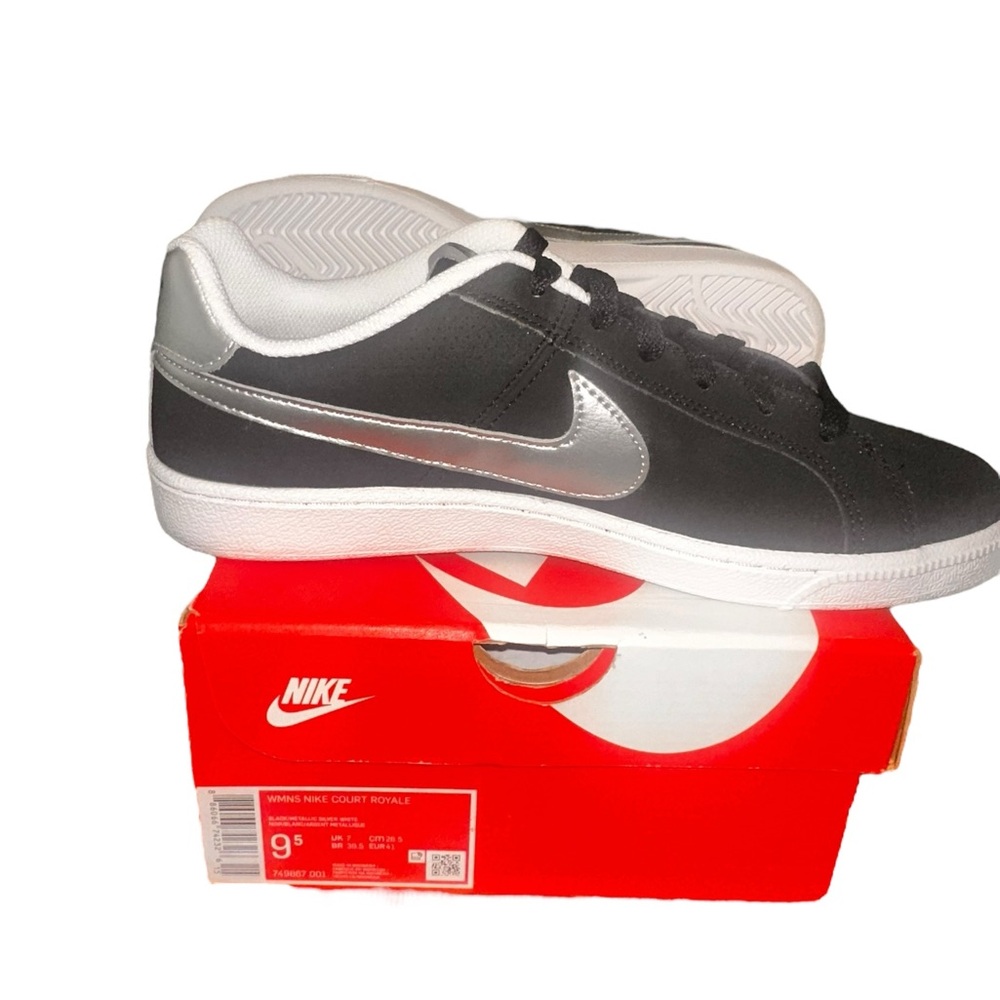 NIB WMNS NIKE COURT ROYALE - Picture 2 of 5